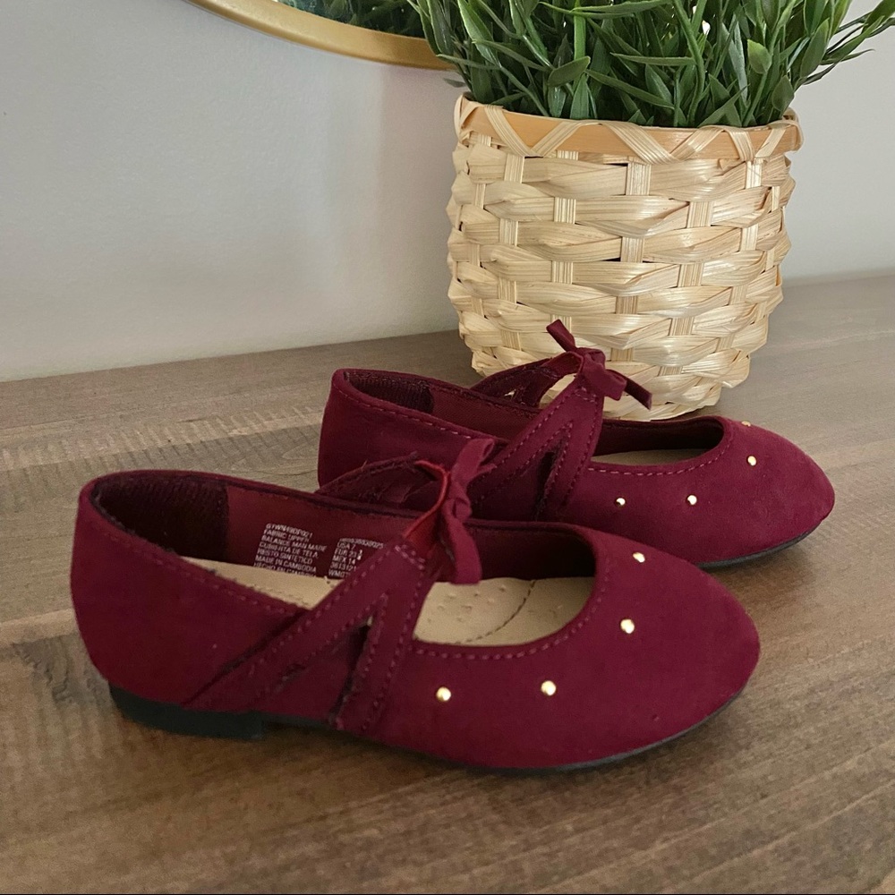 Burgundy size 7 shoes